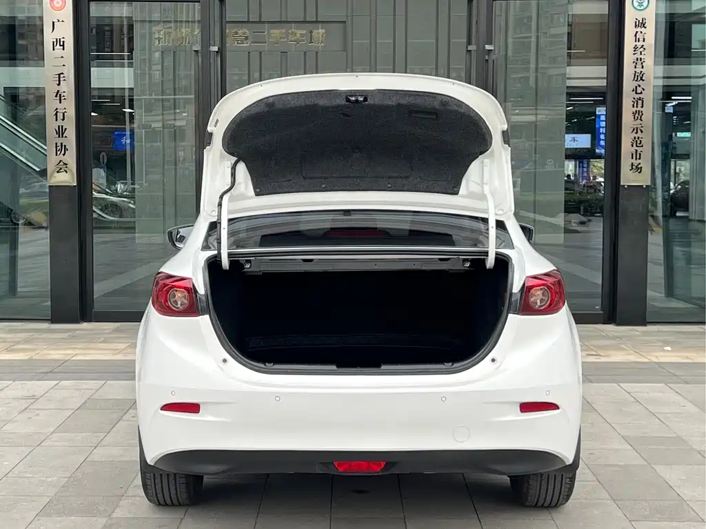 Mazda 3 Axela 2019 — фото 16