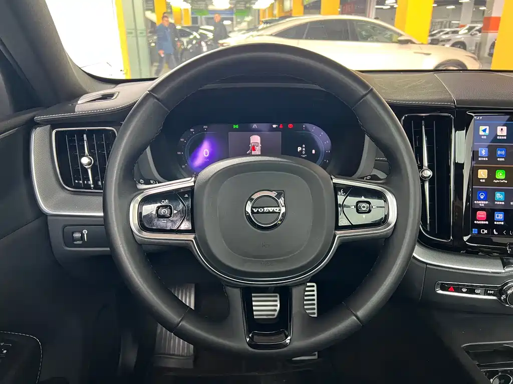 Volvo XC60 2021 — фото 13