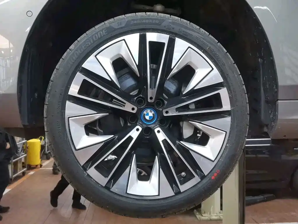BMW i5 — фото 15