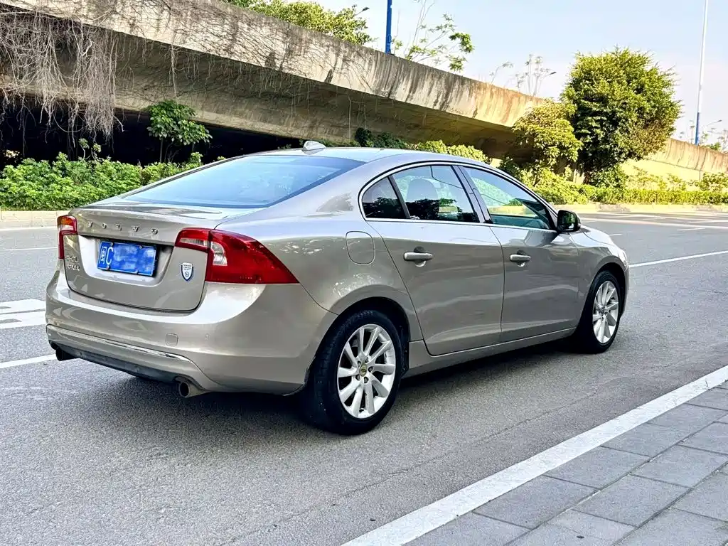 Volvo S60 2015 — фото 4