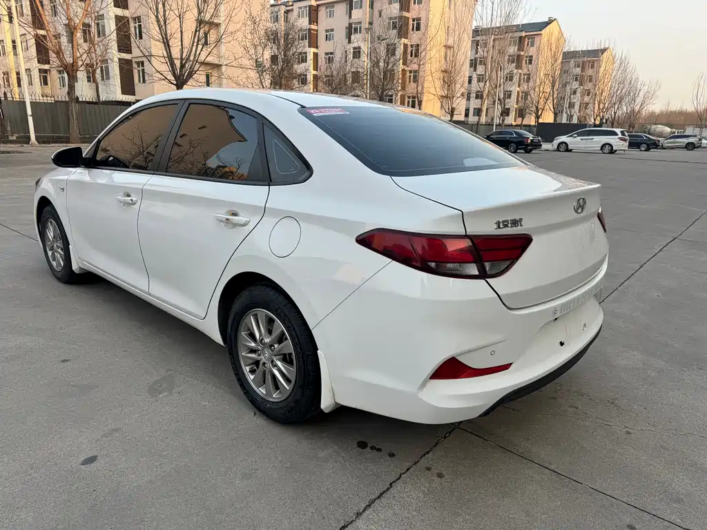 Hyundai Elantra 2021 — фото 13