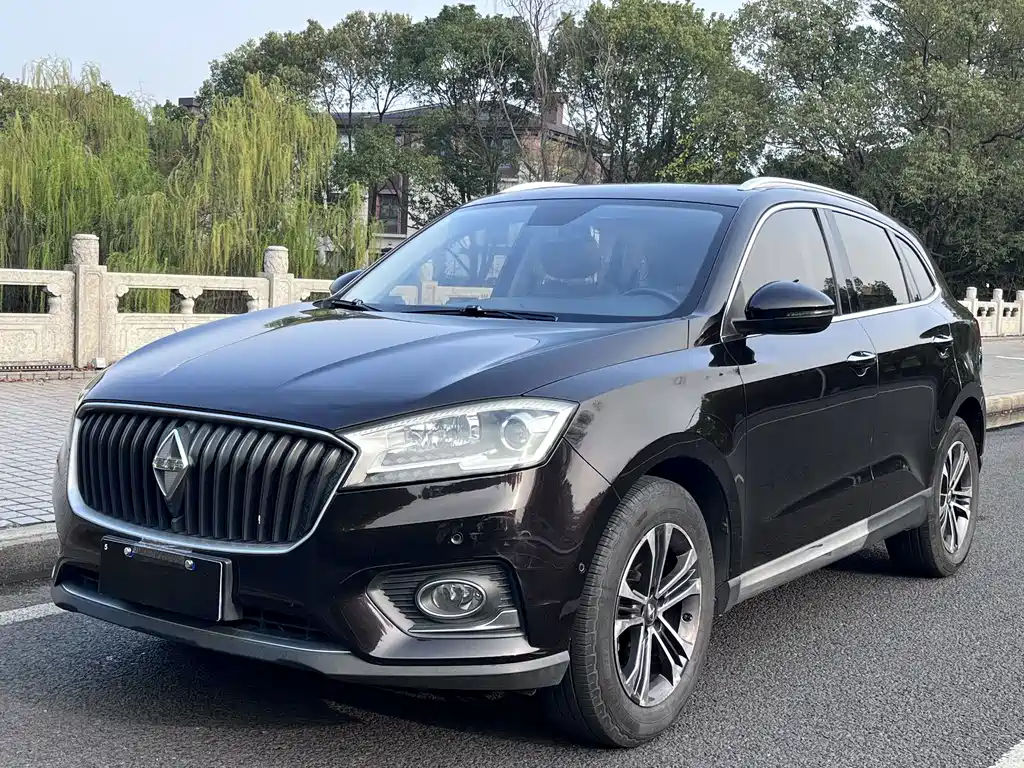 Borgward BX7 2017 — фото 1