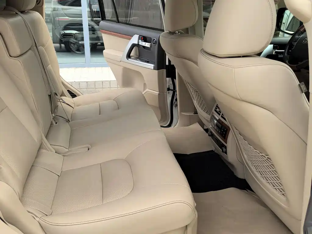 Toyota Land Cruiser 2016 — фото 10