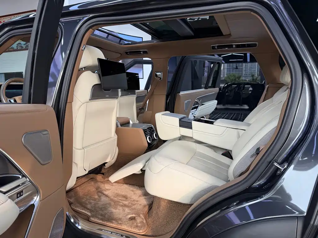 Land Rover Range Rover 2024 — фото 13