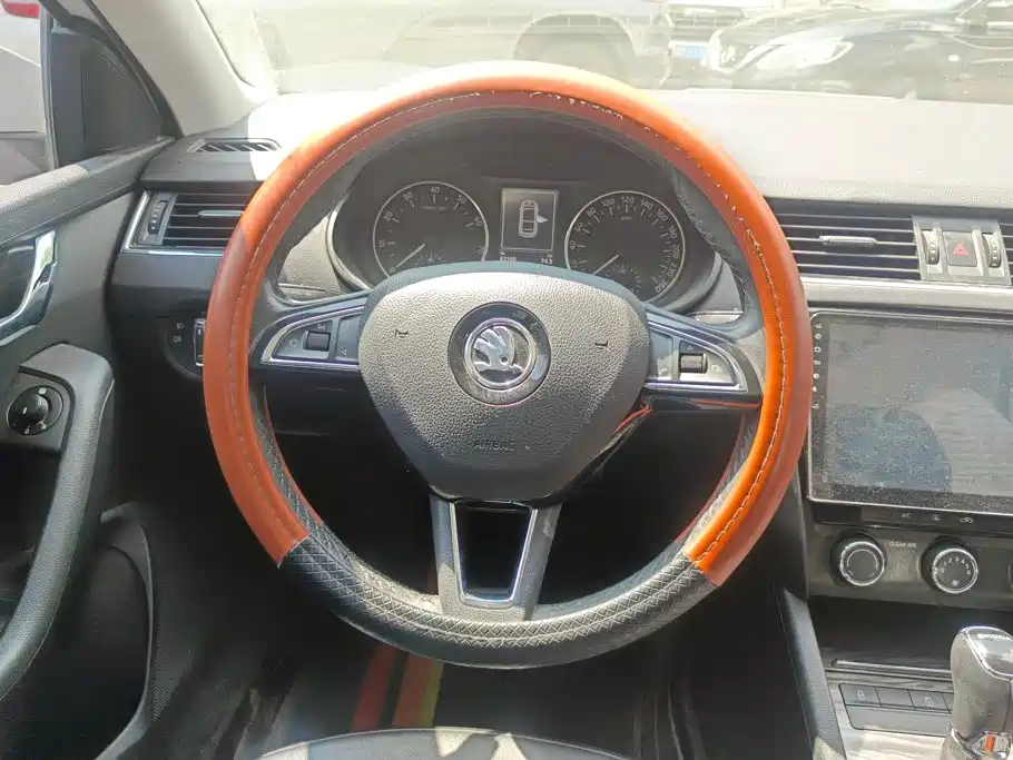Skoda Octavia 2017 — фото 15