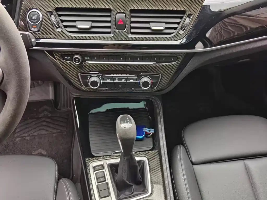 BMW 1 Series 2019 — фото 16
