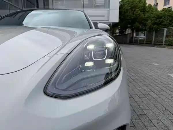 Porsche Panamera 2023