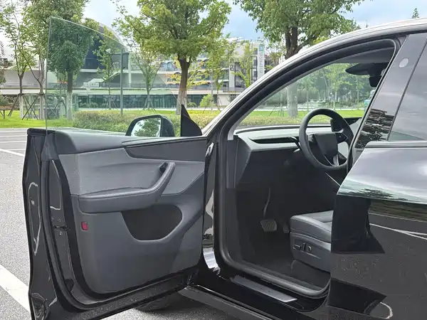 Tesla Model Y 2026