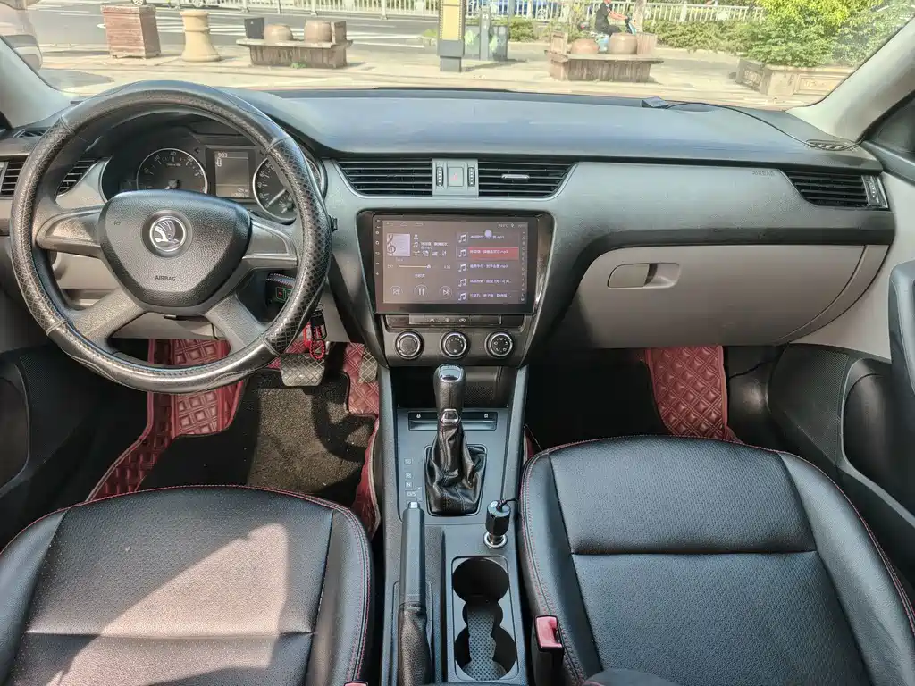 Skoda Octavia 2014 — фото 10