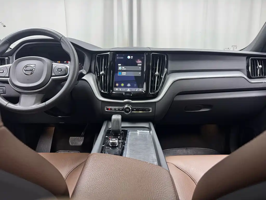 Volvo XC60 2021 — фото 11