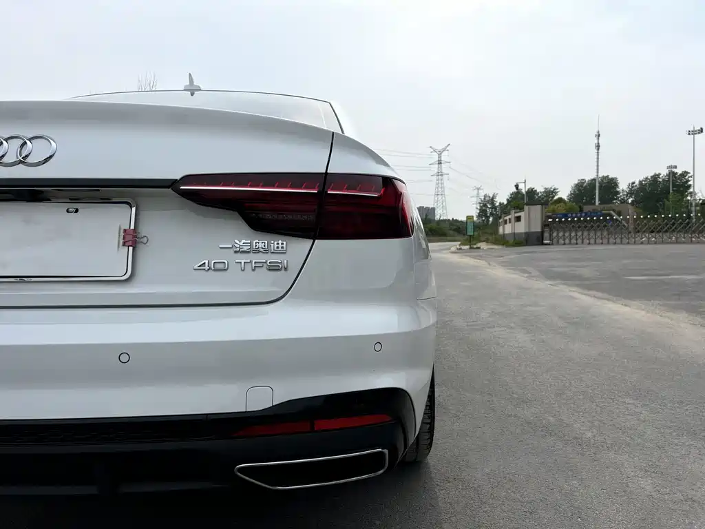 Audi A4L 2023 — фото 18
