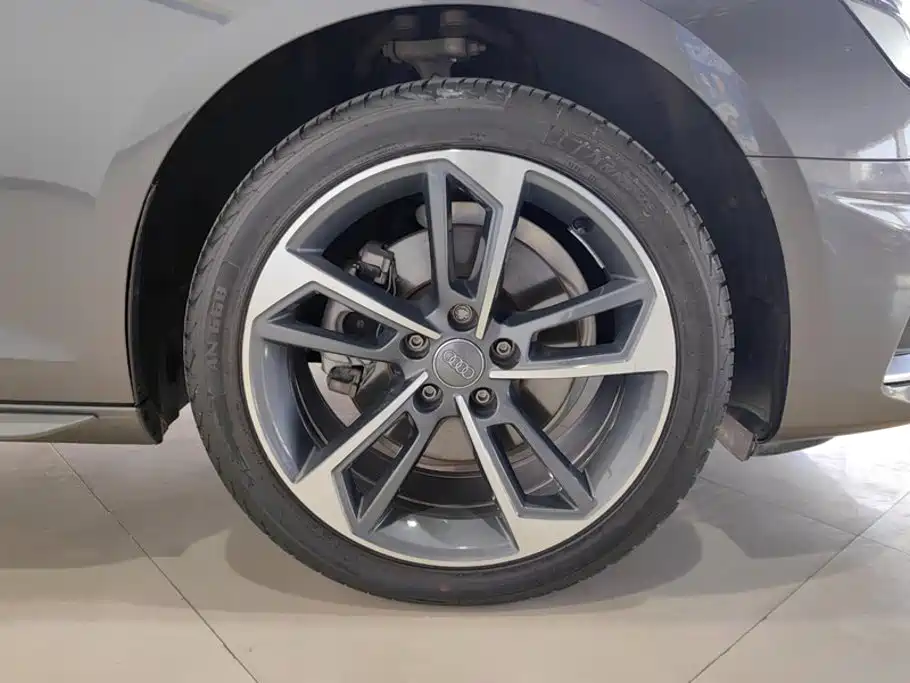Audi A4L 2021