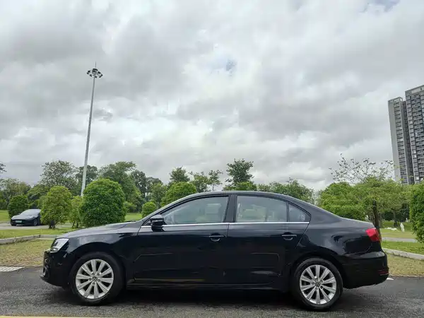 Volkswagen Sagitar 2015