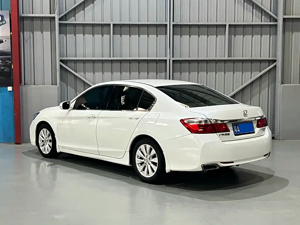 Honda Accord 2015 — фото 9