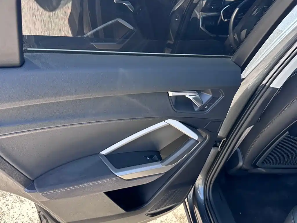 Audi Q3 2023 — фото 25