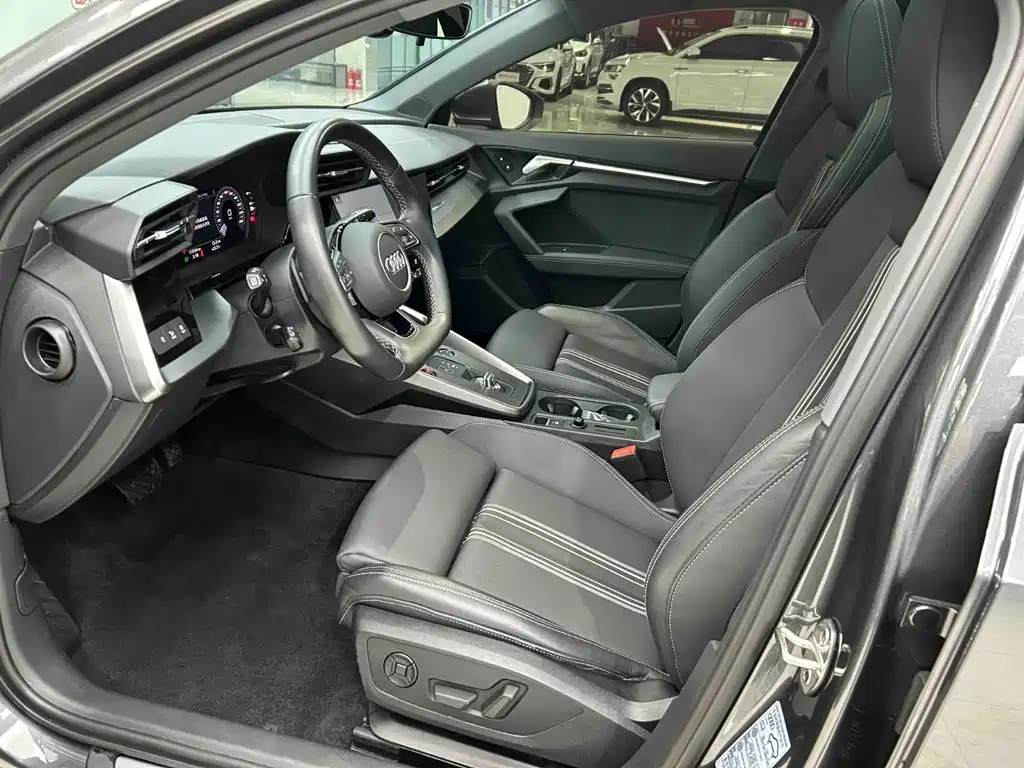 Audi A3 2023 — фото 11