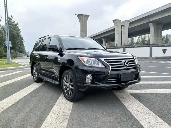Lexus LX 2011