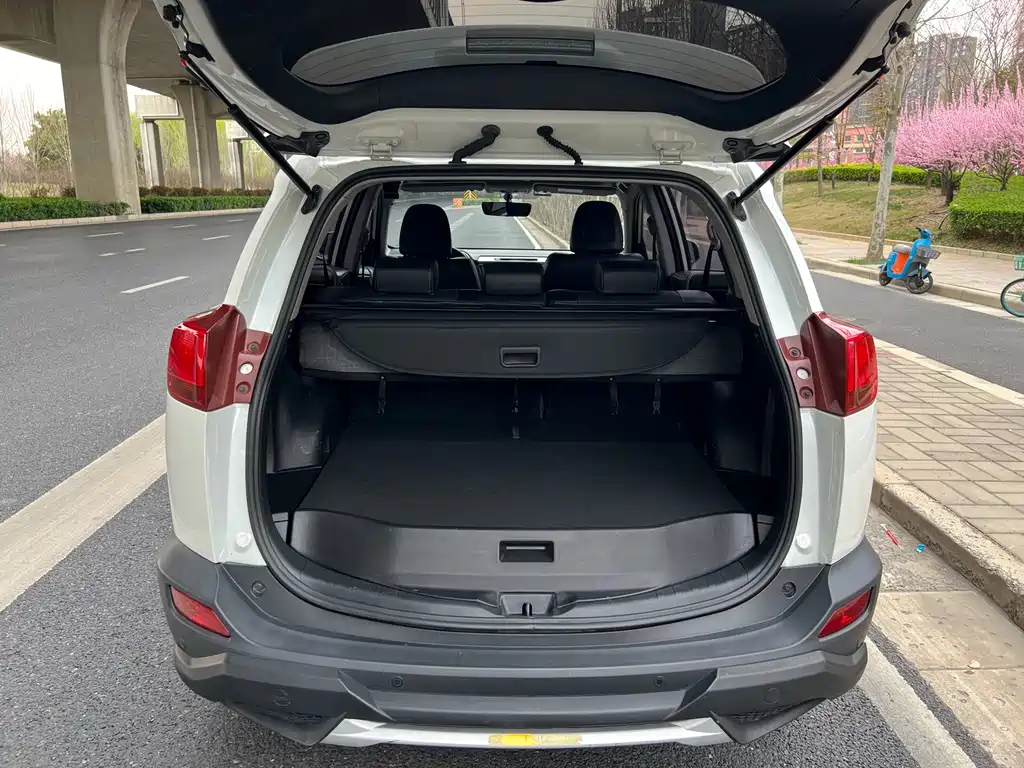 Toyota RAV4 2016 — фото 26
