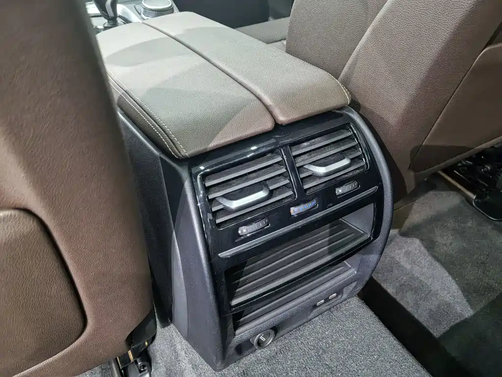 BMW 5 Series 2022 — фото 16