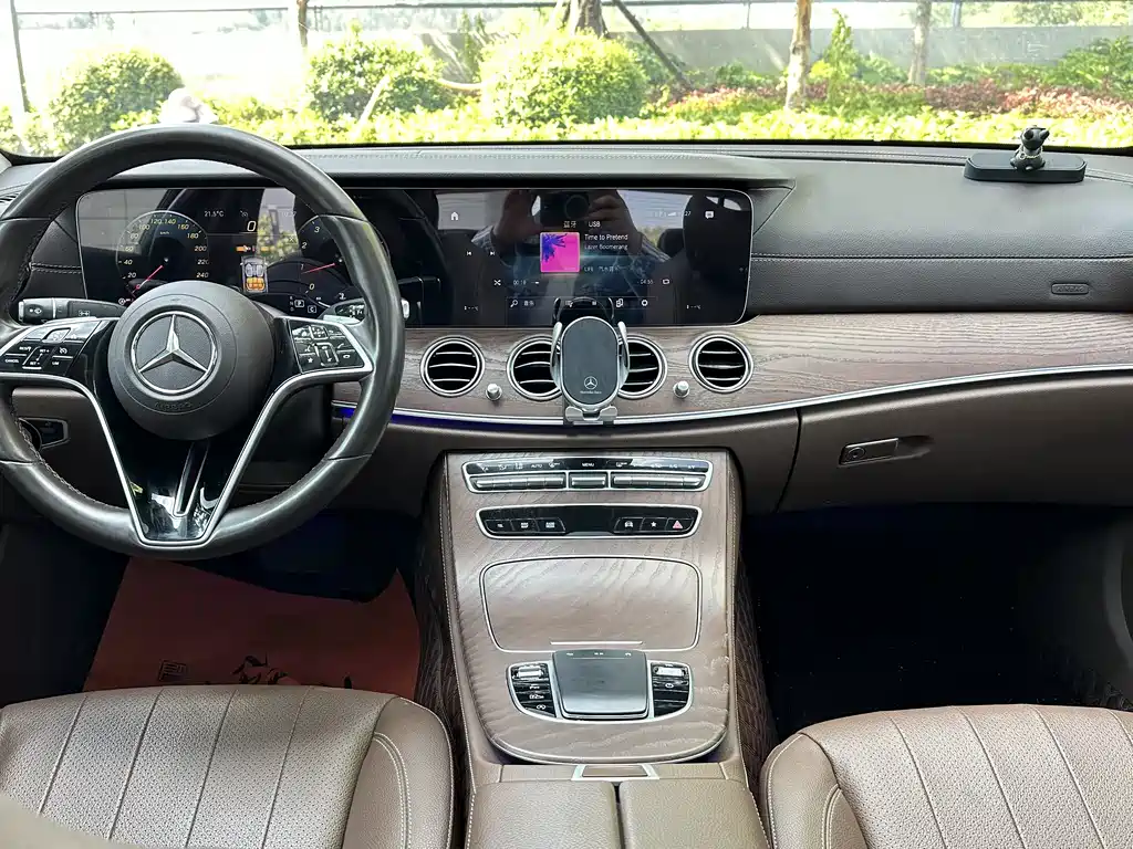 Mercedes-Benz E-Class 2022 — фото 4