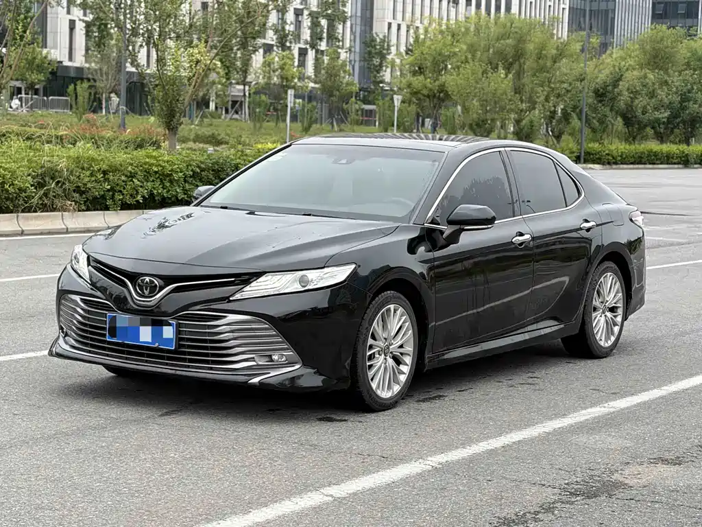 Toyota Camry 2018 — фото 3
