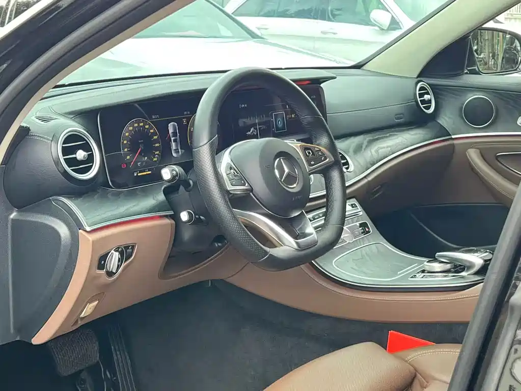 Mercedes-Benz E-Class 2018 — фото 25