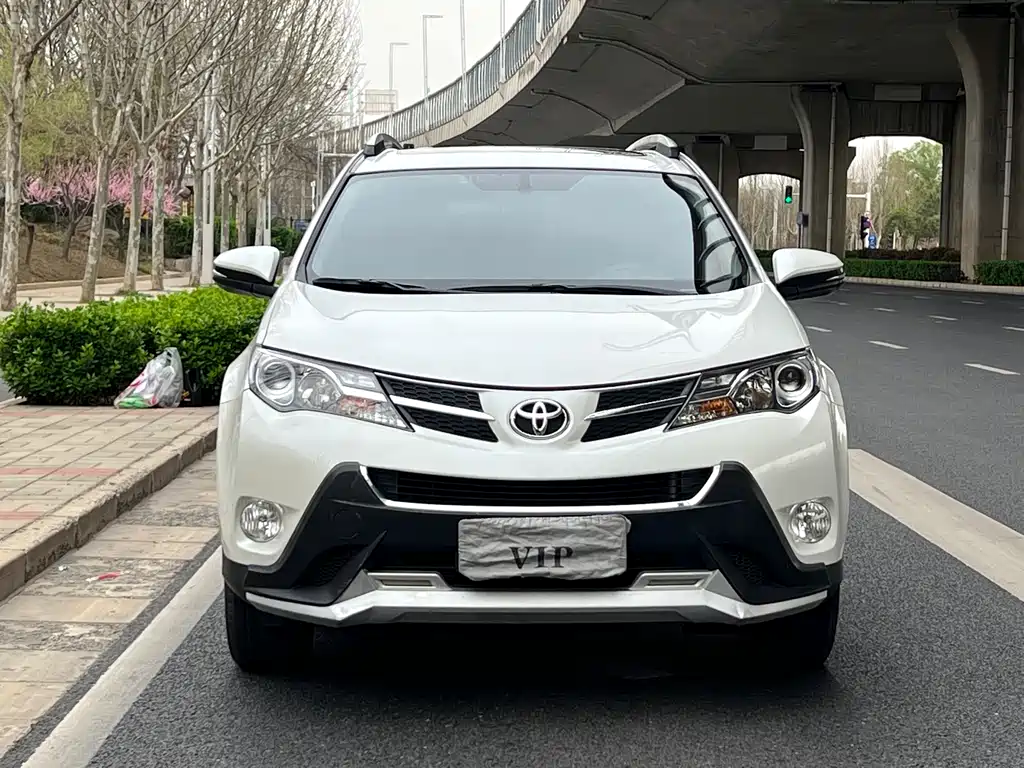 Toyota RAV4 2016 — фото 2