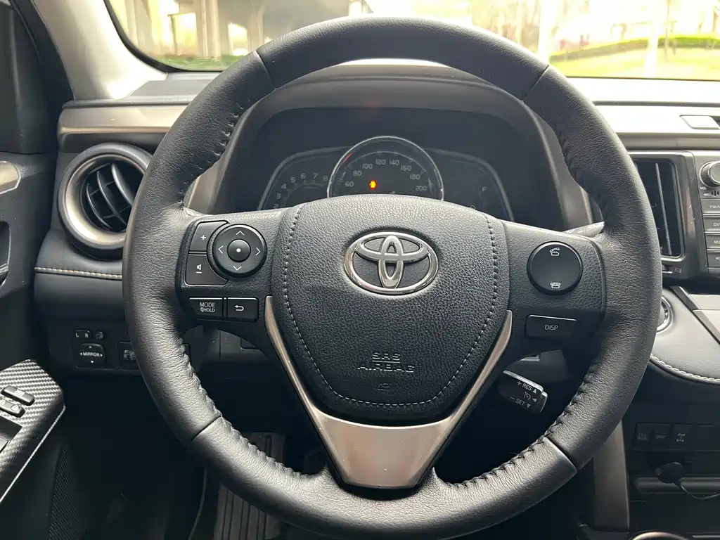 Toyota RAV4 2016 — фото 13