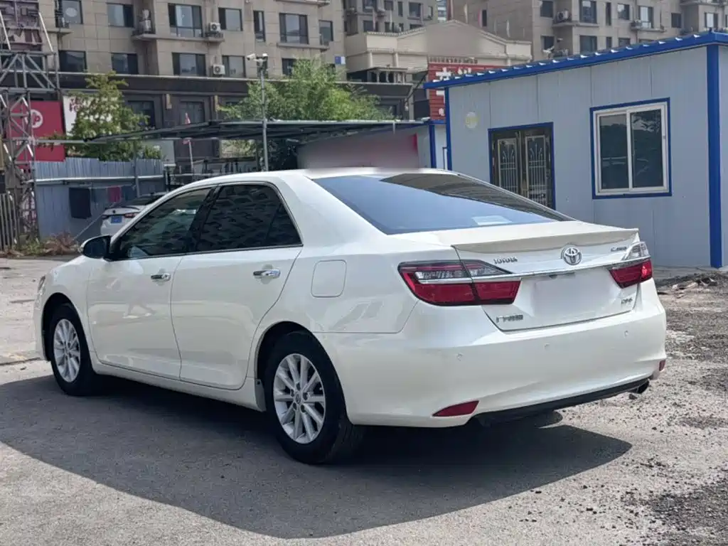 Toyota Camry 2015 — фото 11