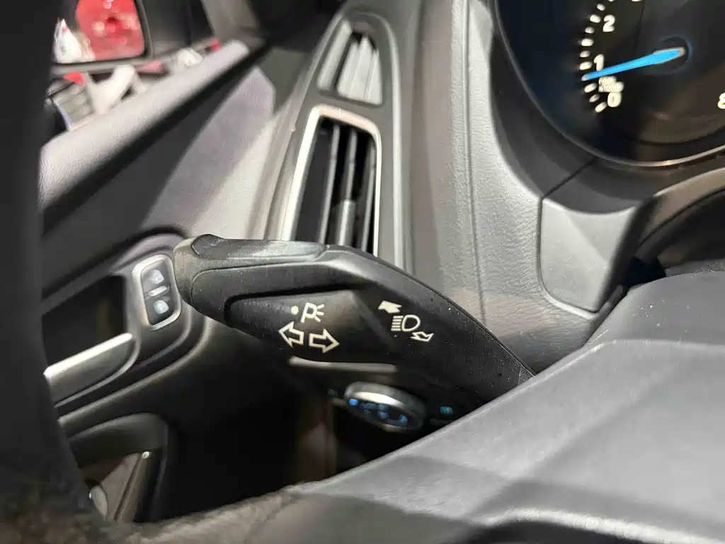 Ford Focus 2019 — фото 13