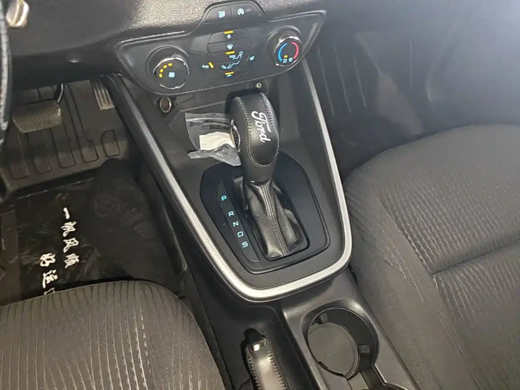 Ford Escort 2019 — фото 14