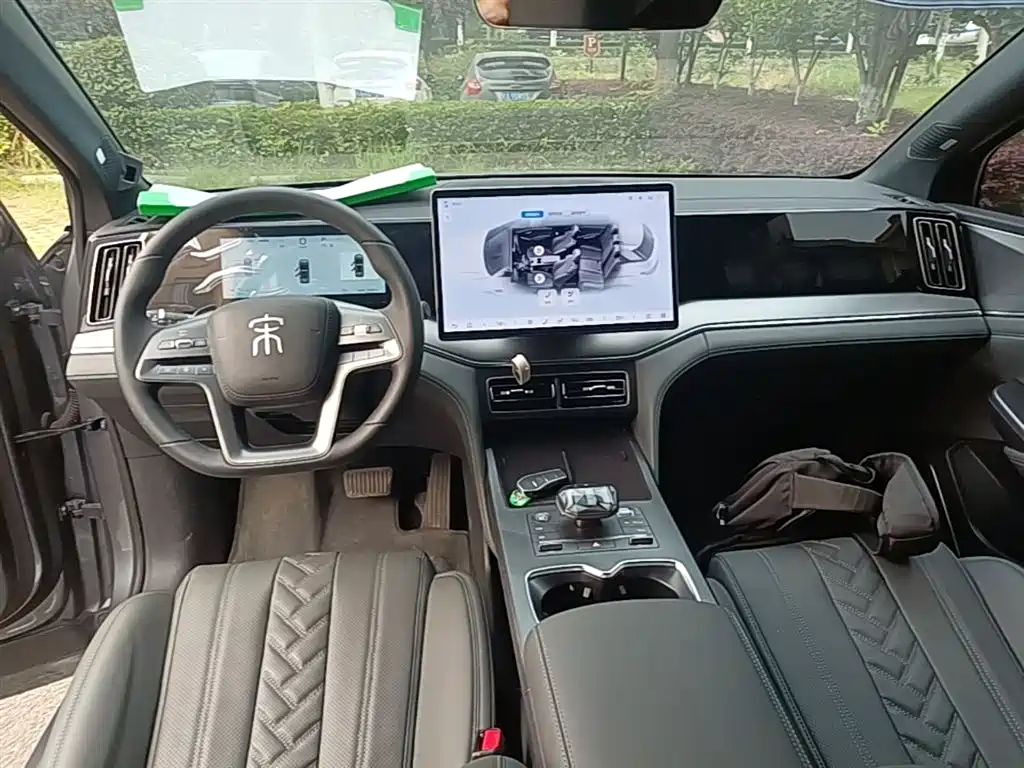 BYD L DM-i 2025 — фото 10