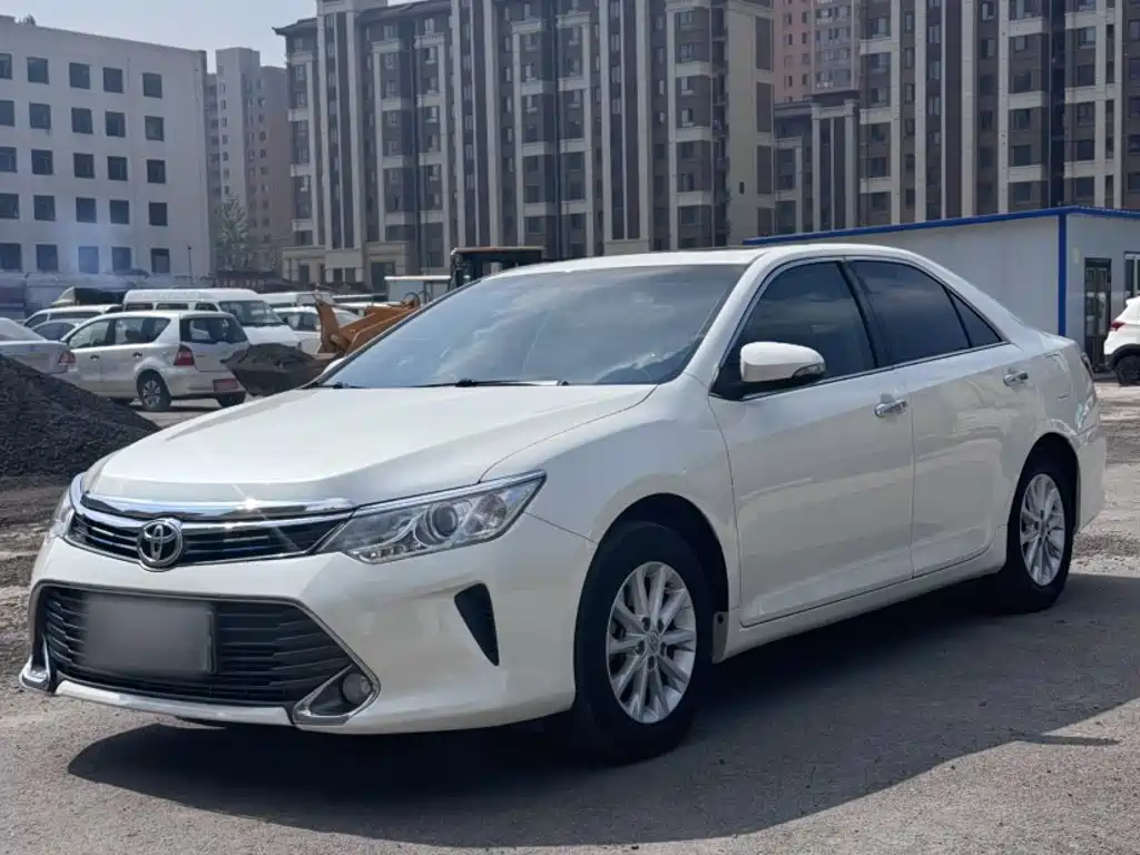 Toyota Camry 2015 — фото 1