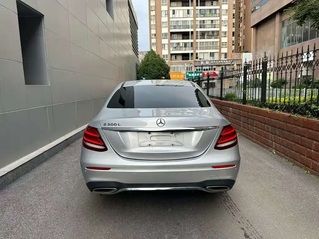 Mercedes-Benz E-Class 2017 — фото 8