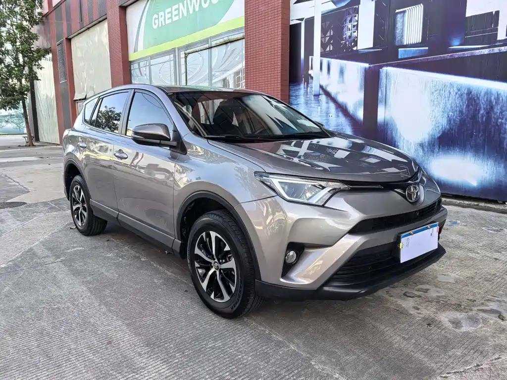 Toyota RAV4 2019 — фото 3