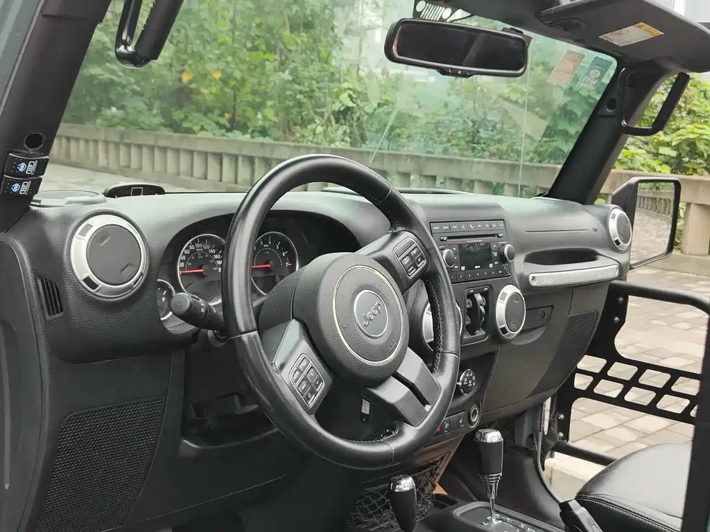 Jeep Wrangler 2015 — фото 13