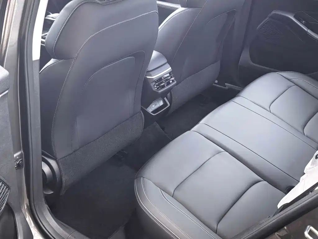 Geely Emgrand 2026