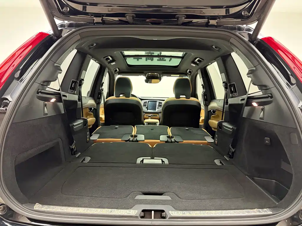 Volvo XC90 2018 — фото 14