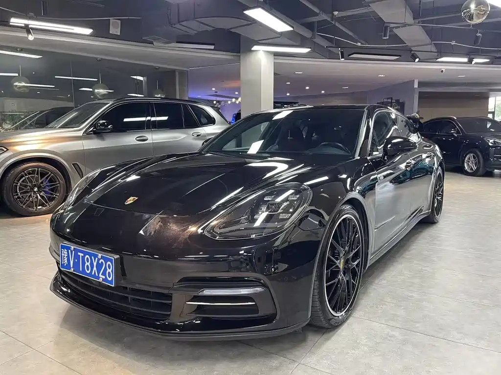 Porsche Panamera 2018 — фото 1