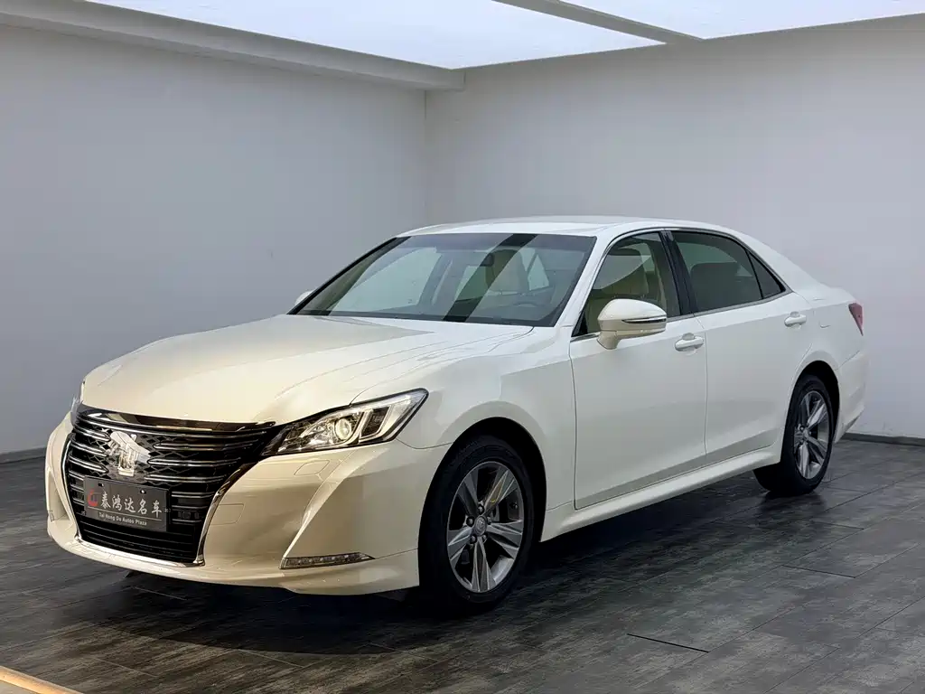 Toyota Crown 2018 — фото 3
