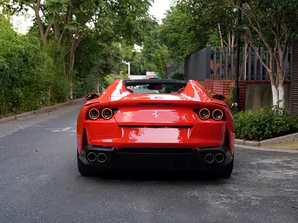 Ferrari 812 2021