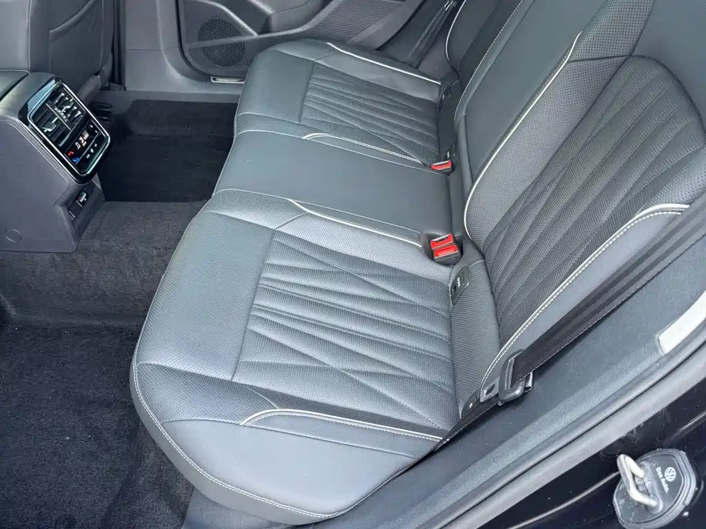 Volkswagen Passat 2023 — фото 10
