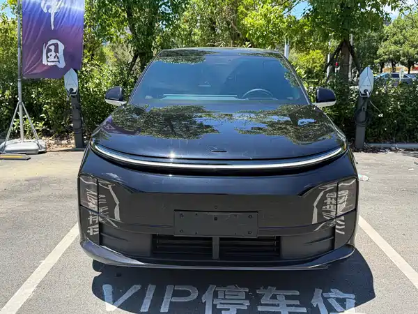 Li Auto L6 2025
