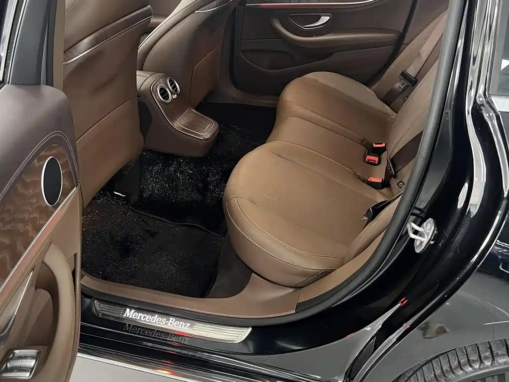 Mercedes-Benz E-Class 2023 — фото 23