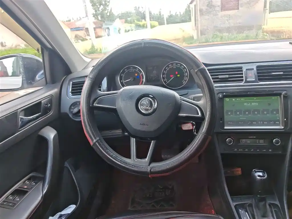 Skoda Rapid Spaceback 2016 — фото 11
