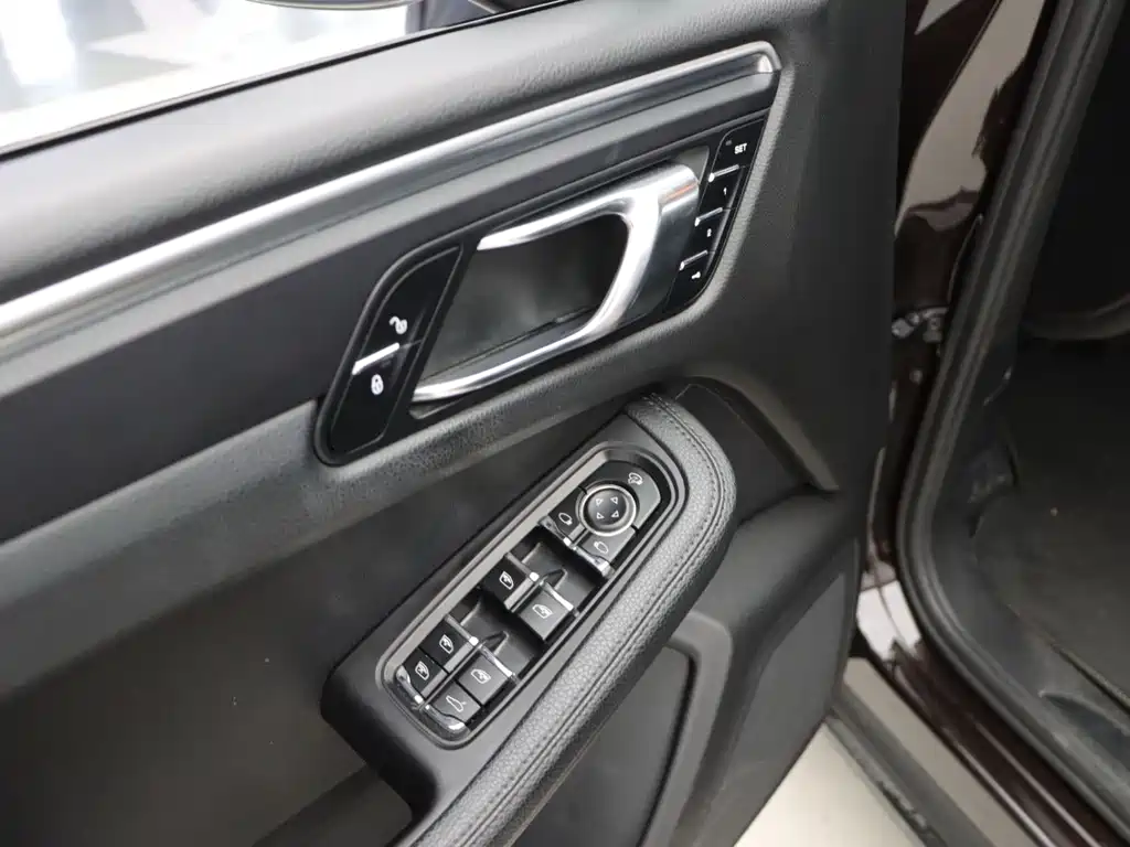 Porsche Macan 2016 — фото 16