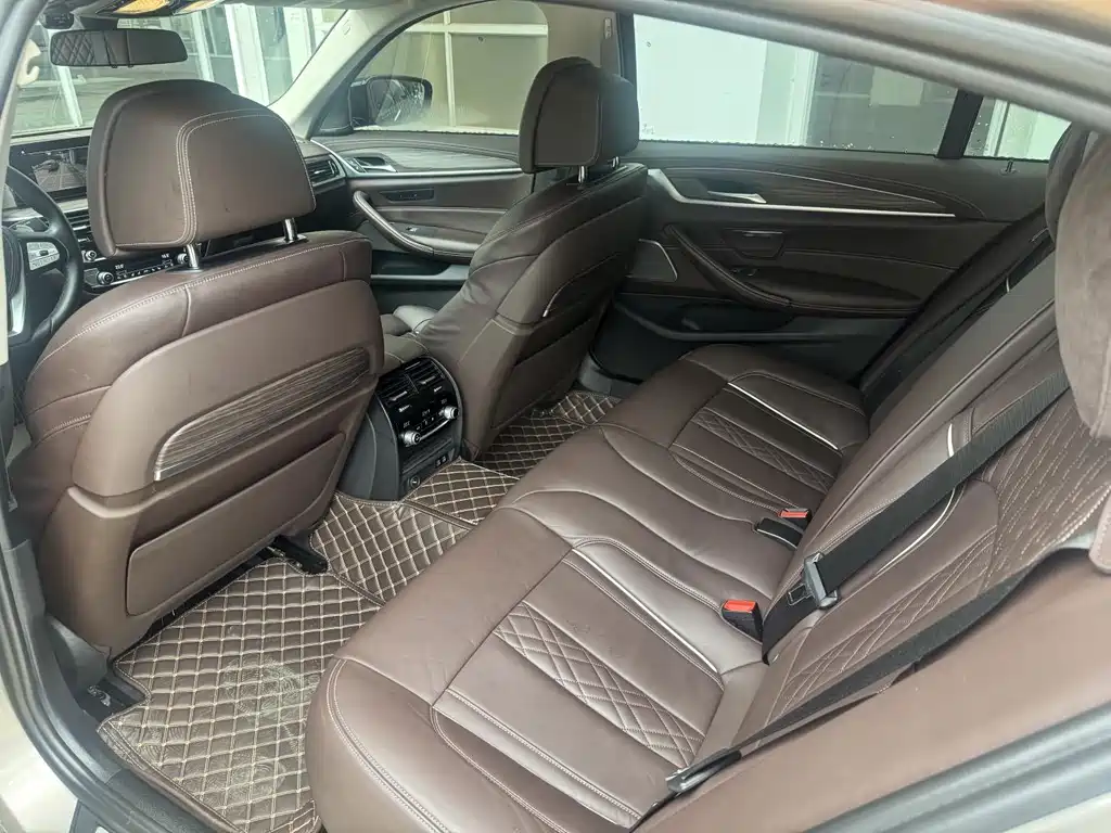 BMW 5 Series 2020 — фото 17