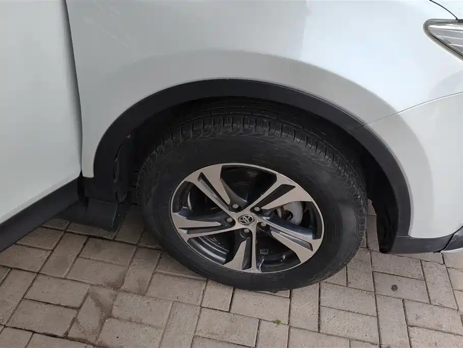 Toyota RAV4 2015 — фото 6