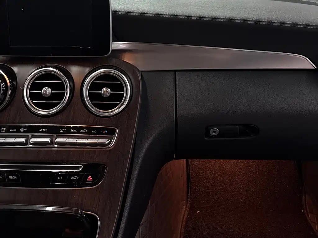 Mercedes-Benz C-Class 2018 — фото 13