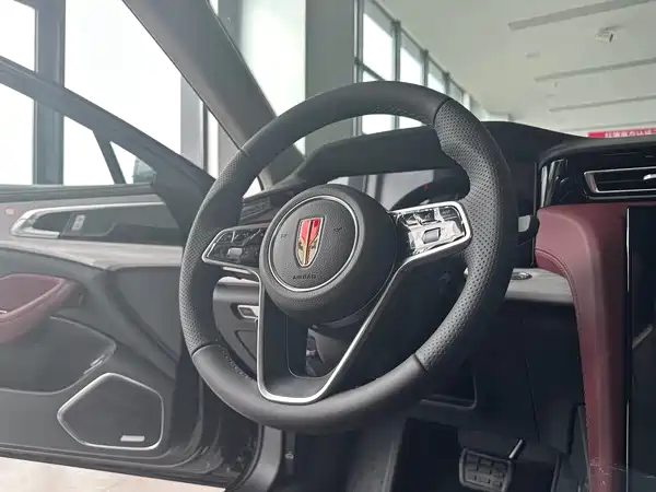 Hongqi H5 2025